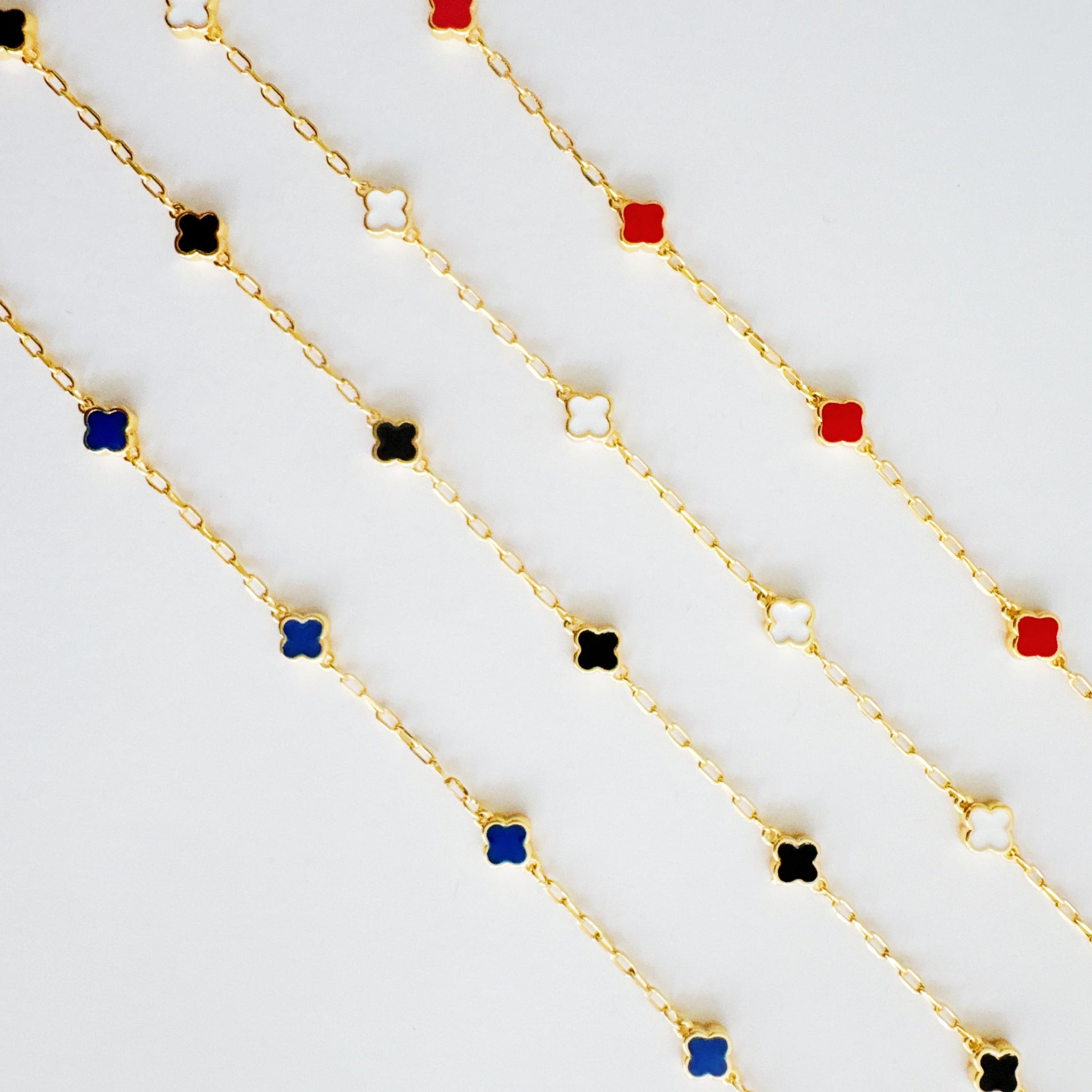 Petite Clover Single Layer Bracelet